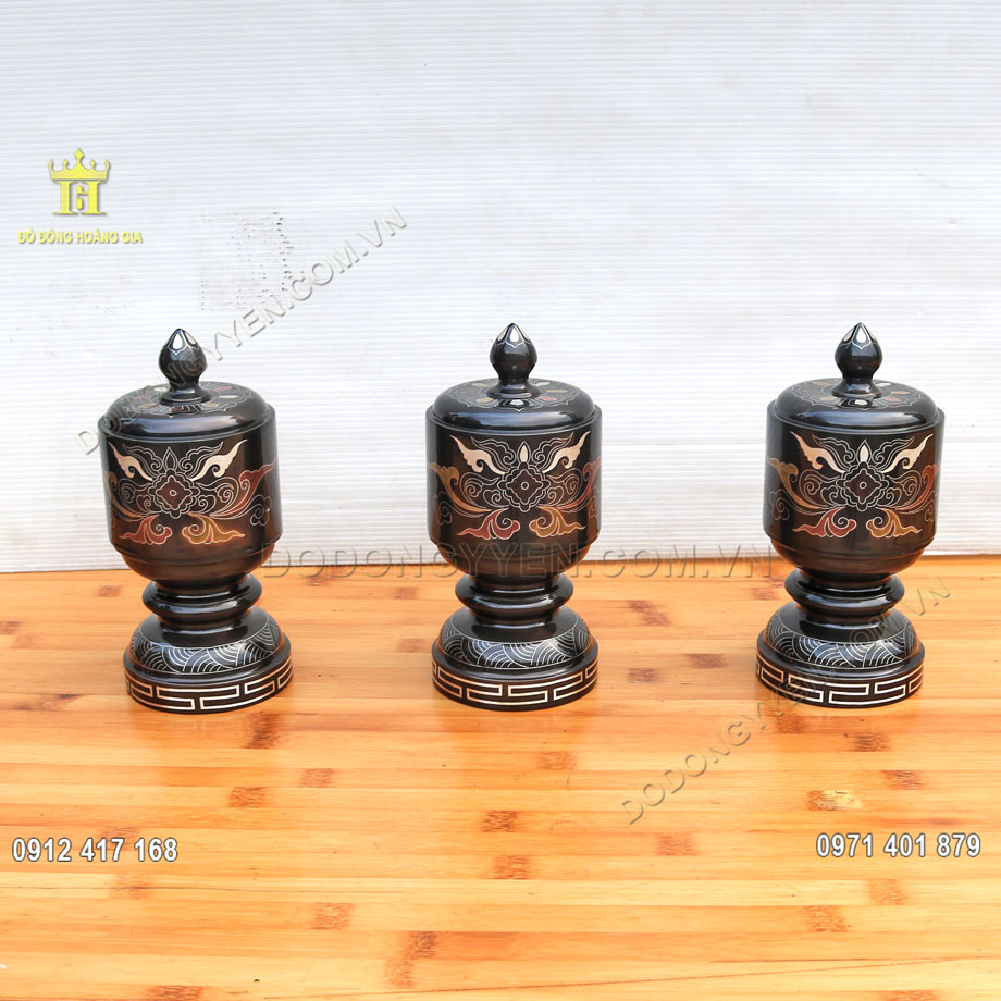 Từng đường n&eacute;t tr&ecirc;n bộ ba đ&agrave;i được chế t&aacute;c tinh xảo